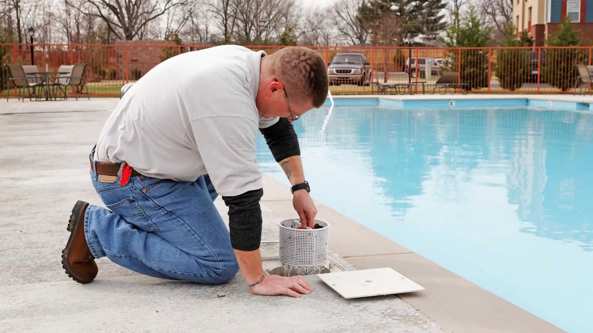 Concrete pool maintenance guide - A man cleaning a pool filter<br />
